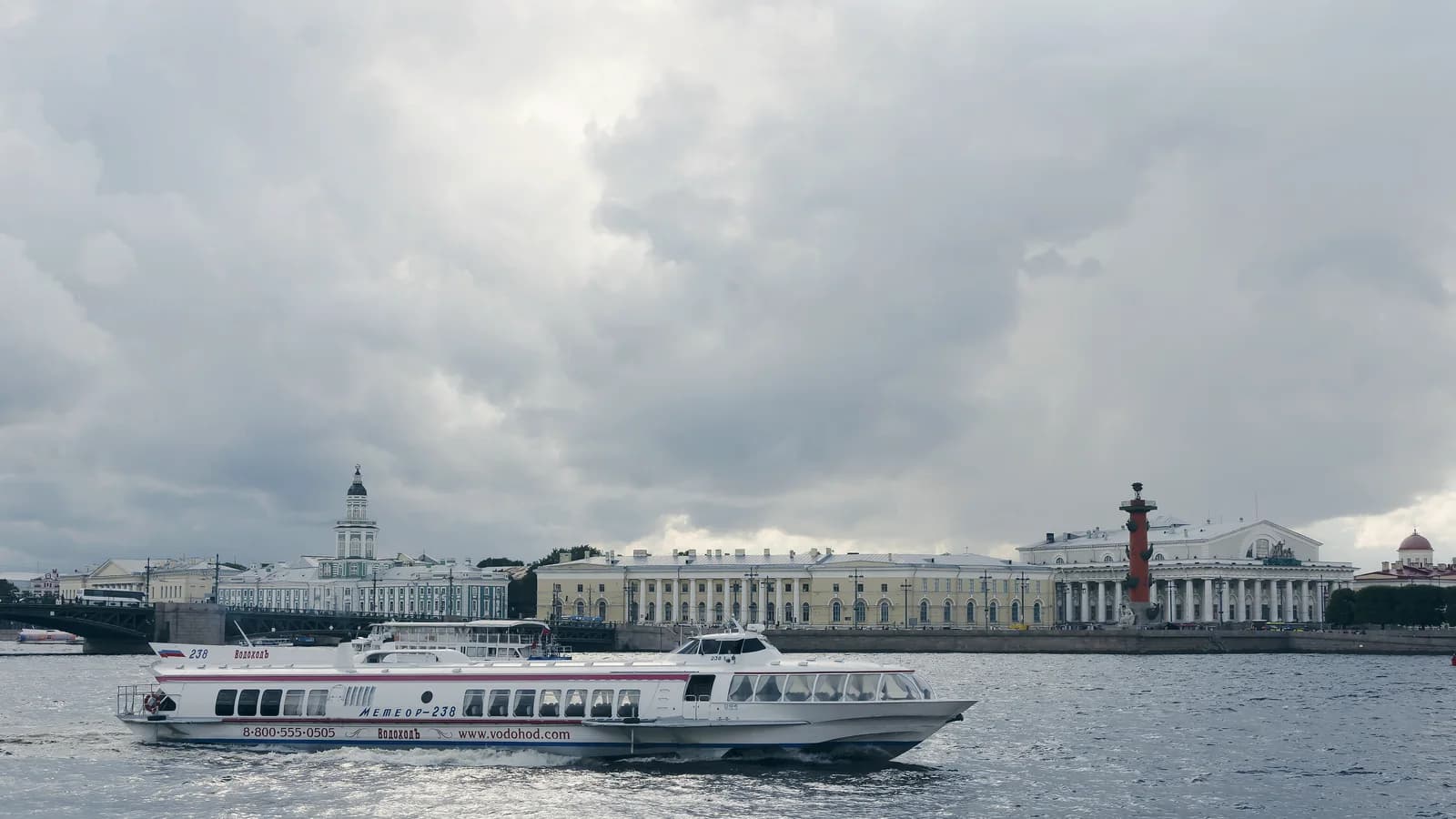 Тур на двоих в Санкт-Петербург: куда ехать и что смотреть