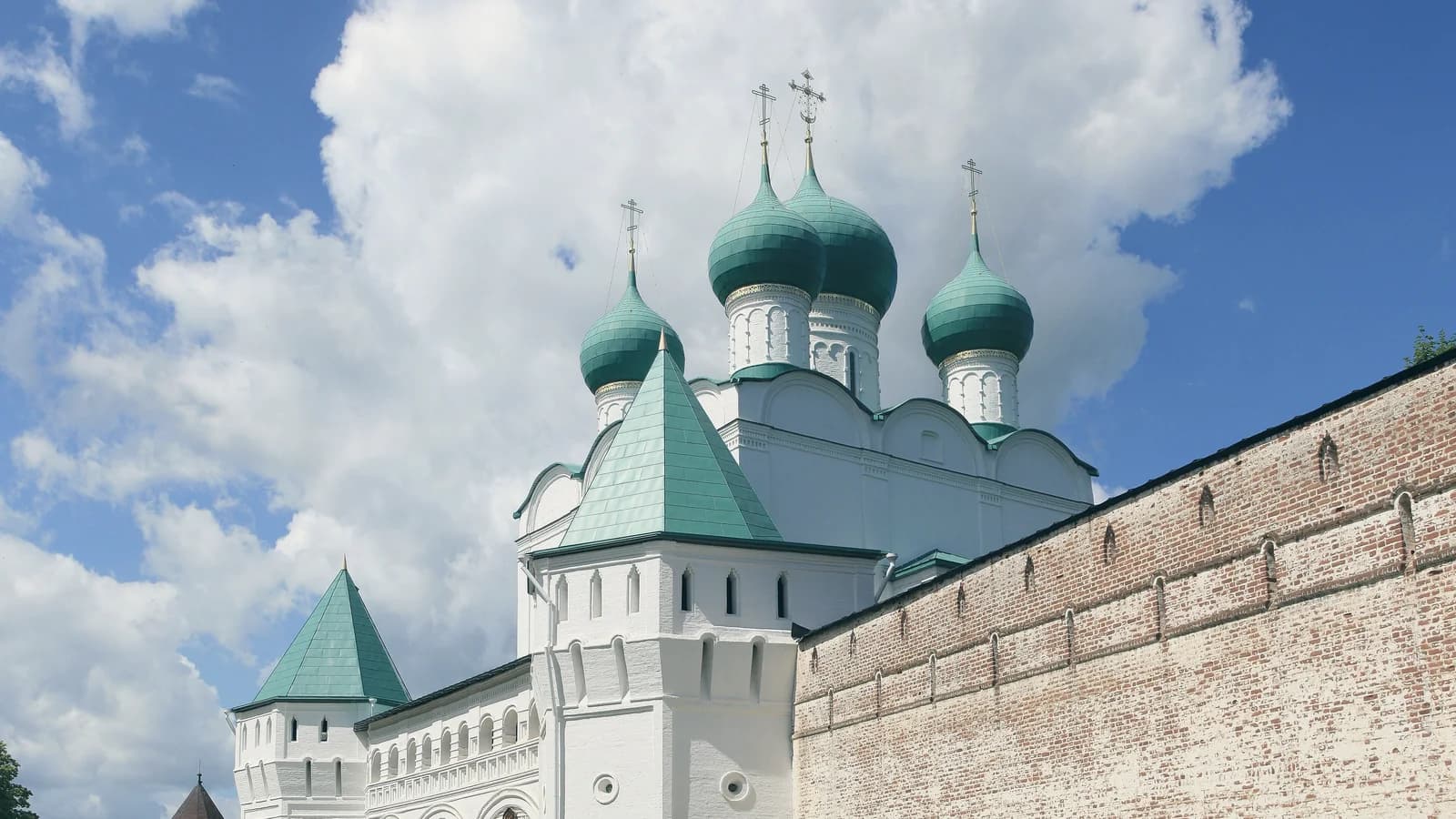 Где купить сувениры в Ярославле: лучшие места и идеи