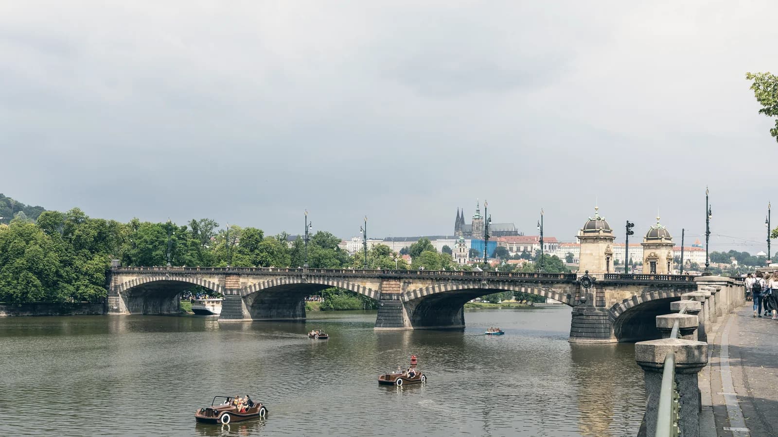 Погода в Праге по дням: температура и осадки