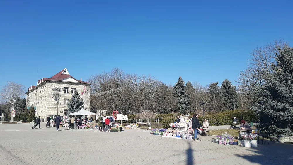 Наличные для рынков, такси и Гагаузии
