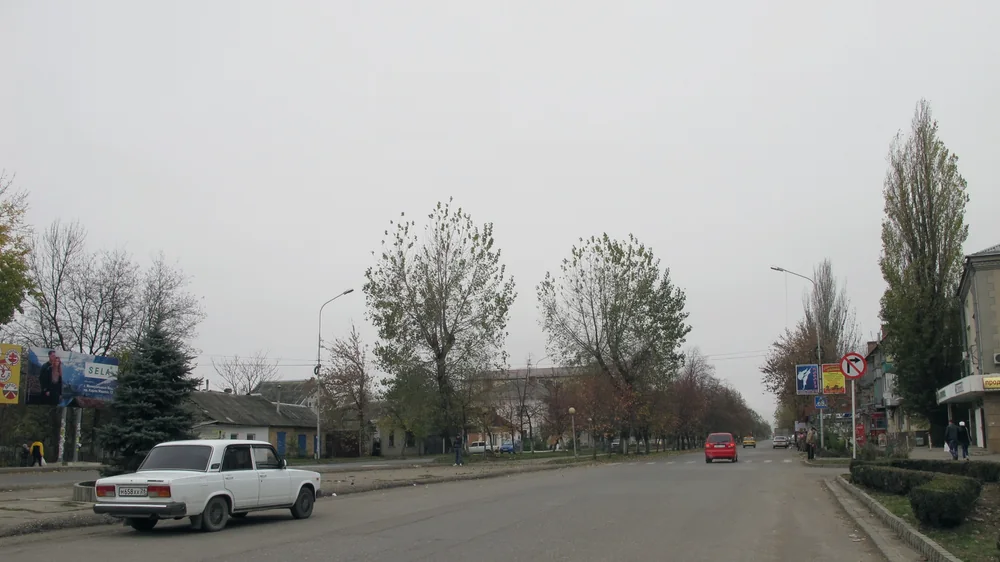 Адаптация к местному ритму питания и транспорту