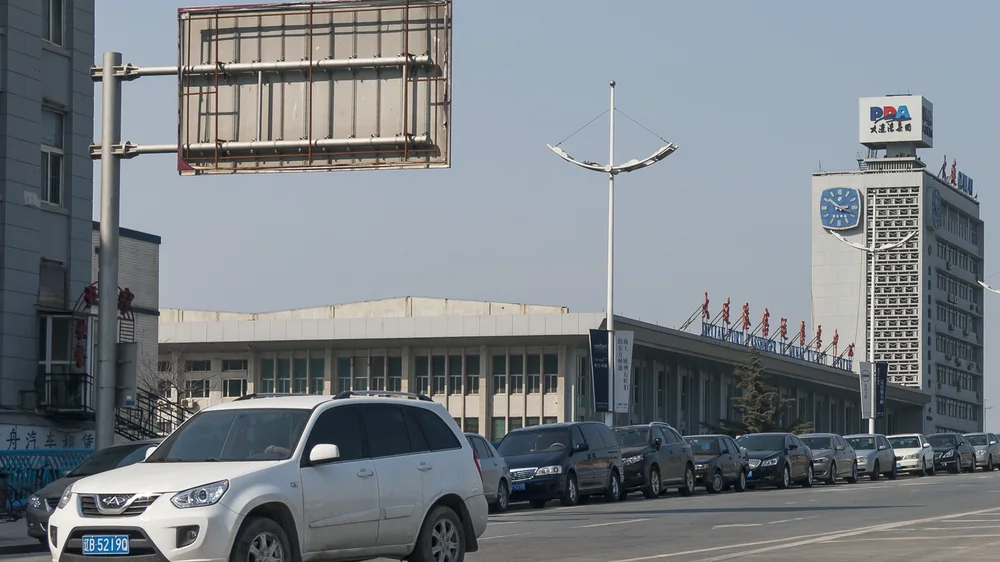 Площадь Застывшей Волны и Олимпийская площадь