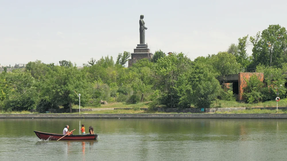 Тёплые вещи для Цахкадзора и озера Севан