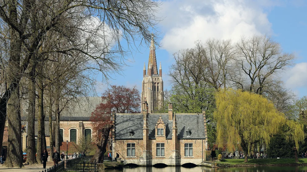 Озеро Любви: романтическая атмосфера канала