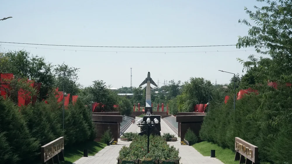 Шымкент: парки, муралы и советская мозаика